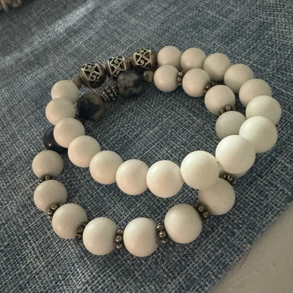 Beautiful Bracelets - Picture 2 of 3